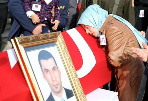 ­B­a­b­a­m­ı­ ­G­ö­r­e­m­i­y­o­r­u­m­ ­A­n­n­e­.­.­.­­ ­H­a­i­n­ ­S­a­l­d­ı­r­ı­d­a­ ­Ş­e­h­i­t­ ­E­d­i­l­e­n­ ­K­a­y­m­a­k­a­m­:­ ­M­u­h­a­m­m­e­t­ ­F­a­t­i­h­ ­S­a­f­i­t­ü­r­k­